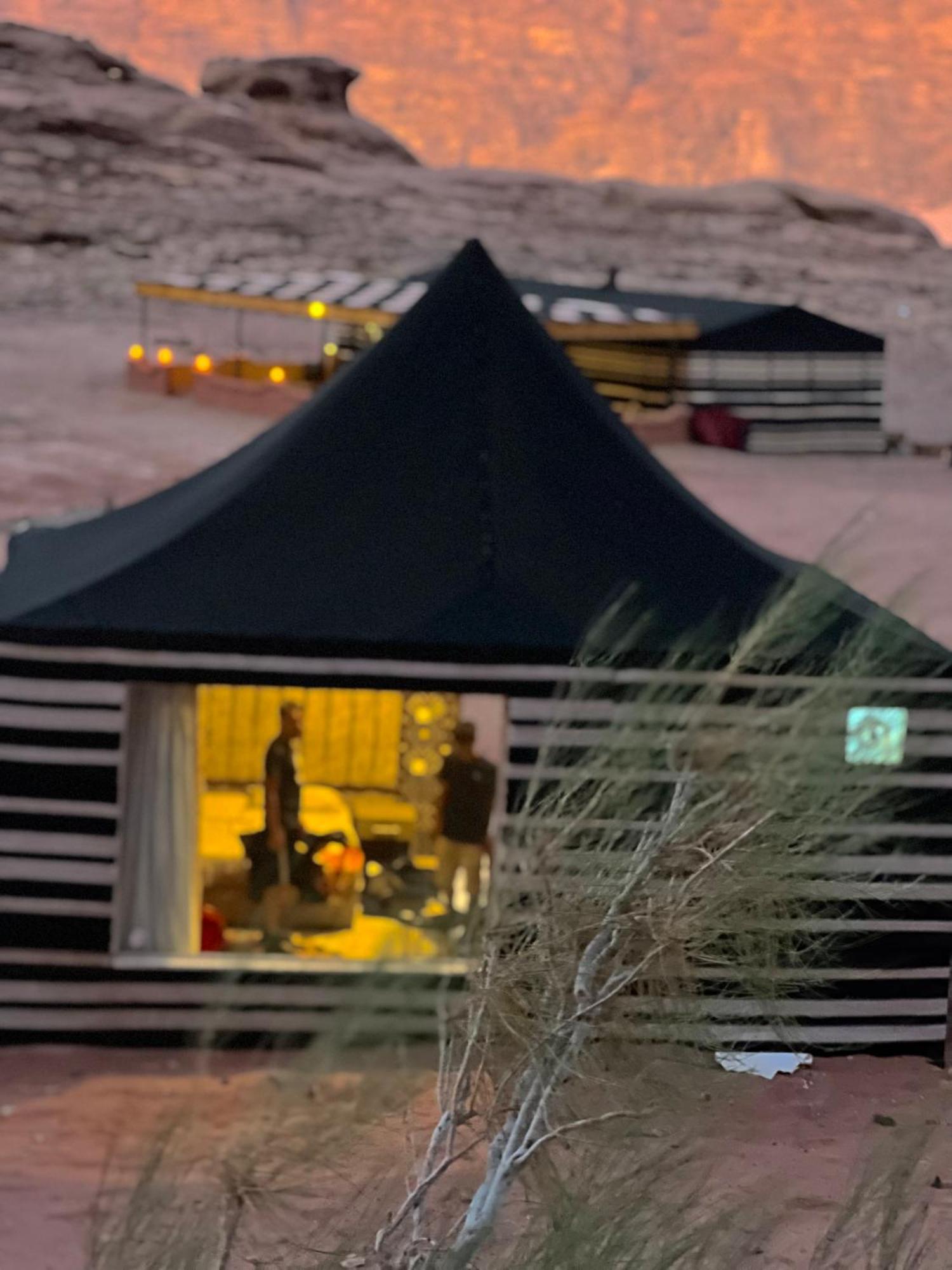 Star Camp & With Tor Hotel Wadi Rum Buitenkant foto