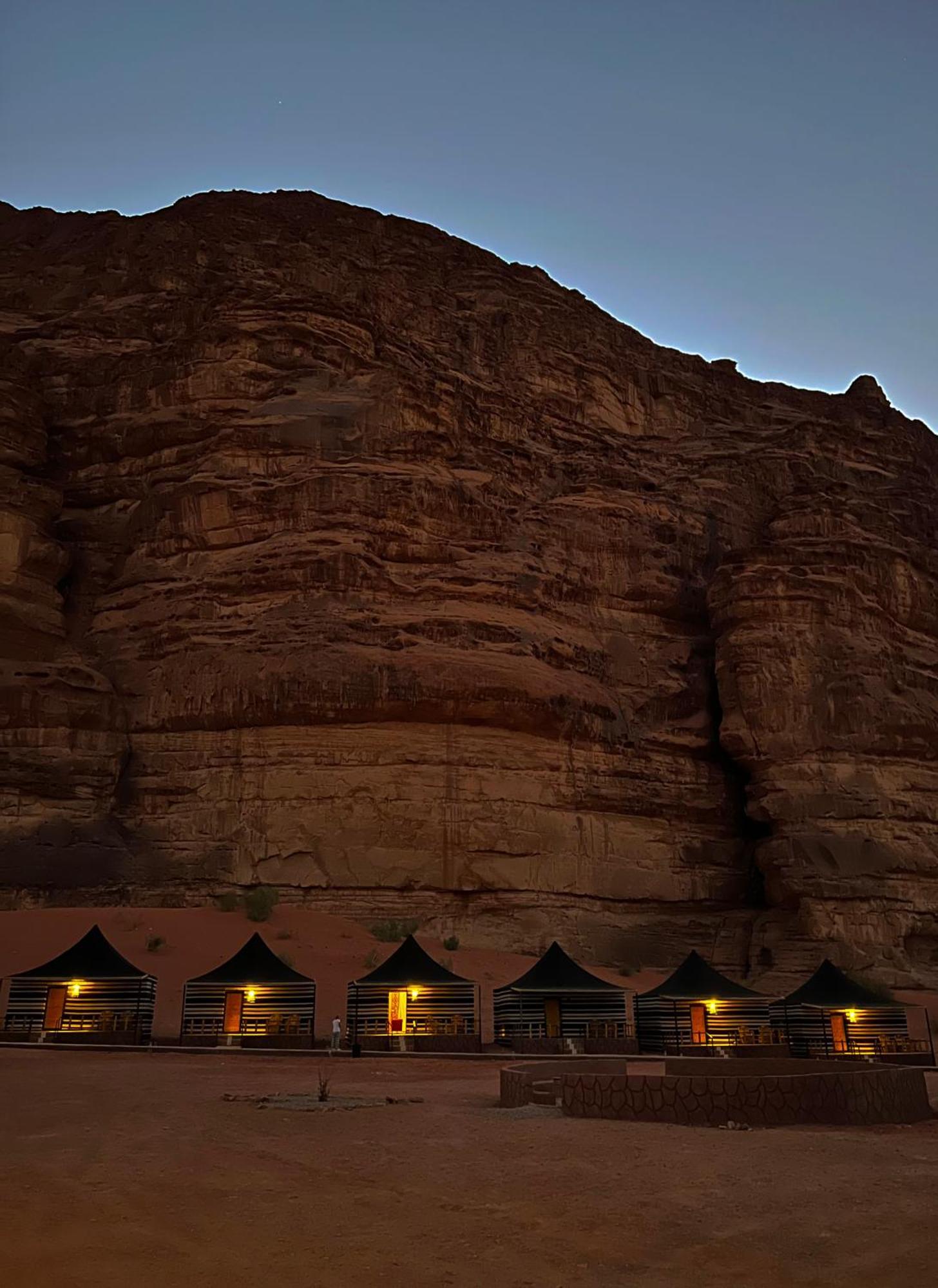 Star Camp & With Tor Hotel Wadi Rum Buitenkant foto