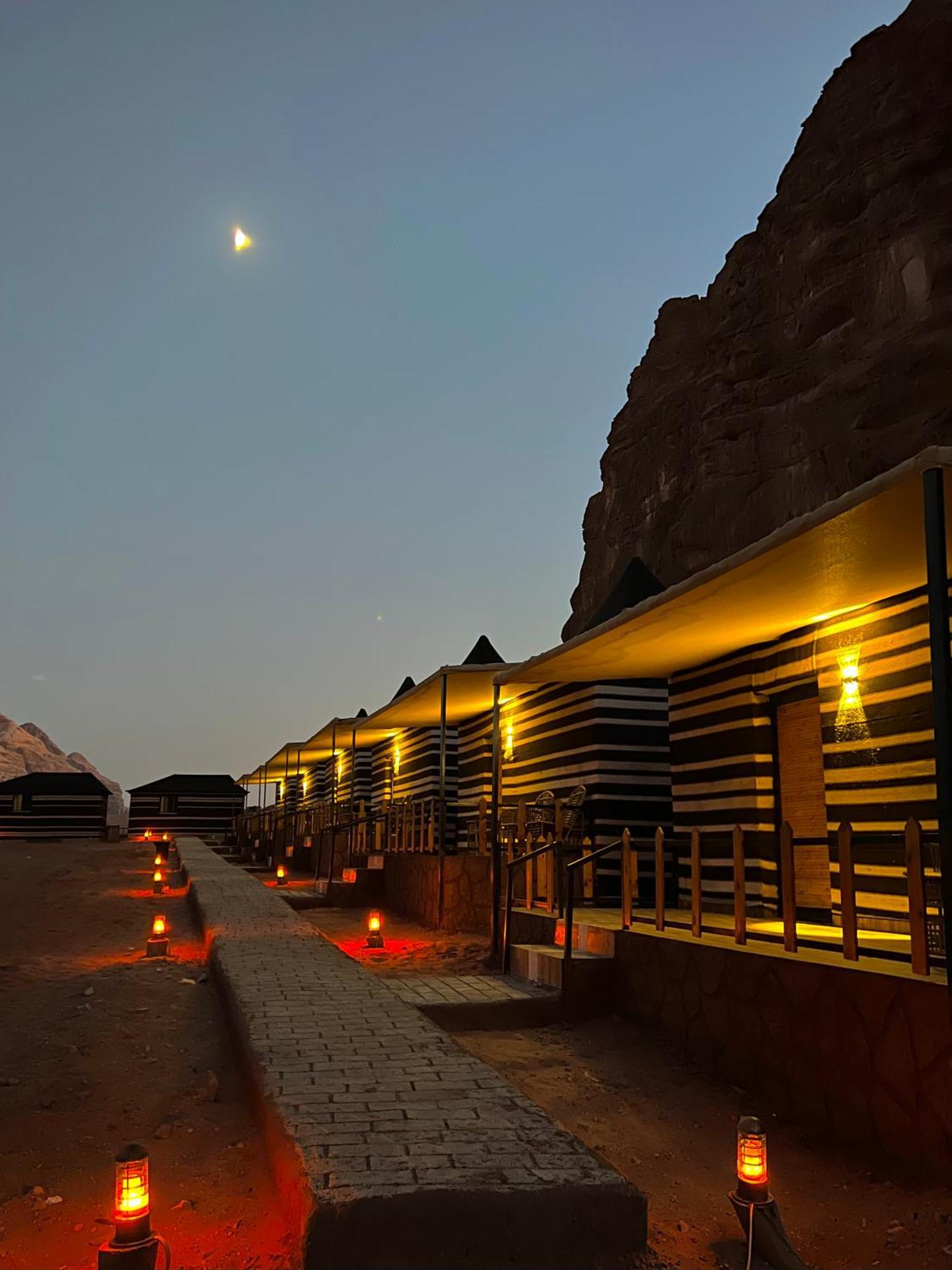 Star Camp & With Tor Hotel Wadi Rum Buitenkant foto