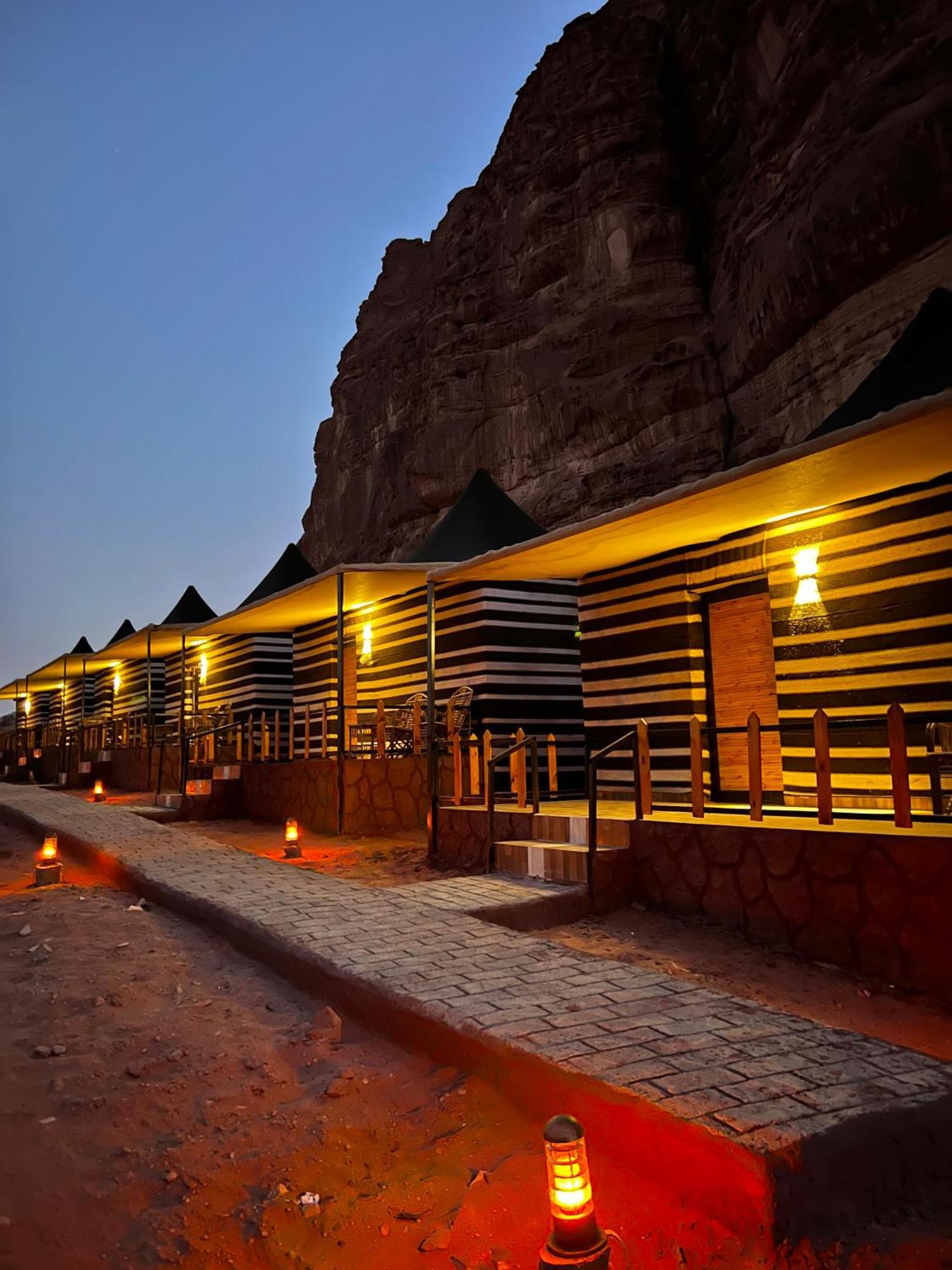 Star Camp & With Tor Hotel Wadi Rum Buitenkant foto