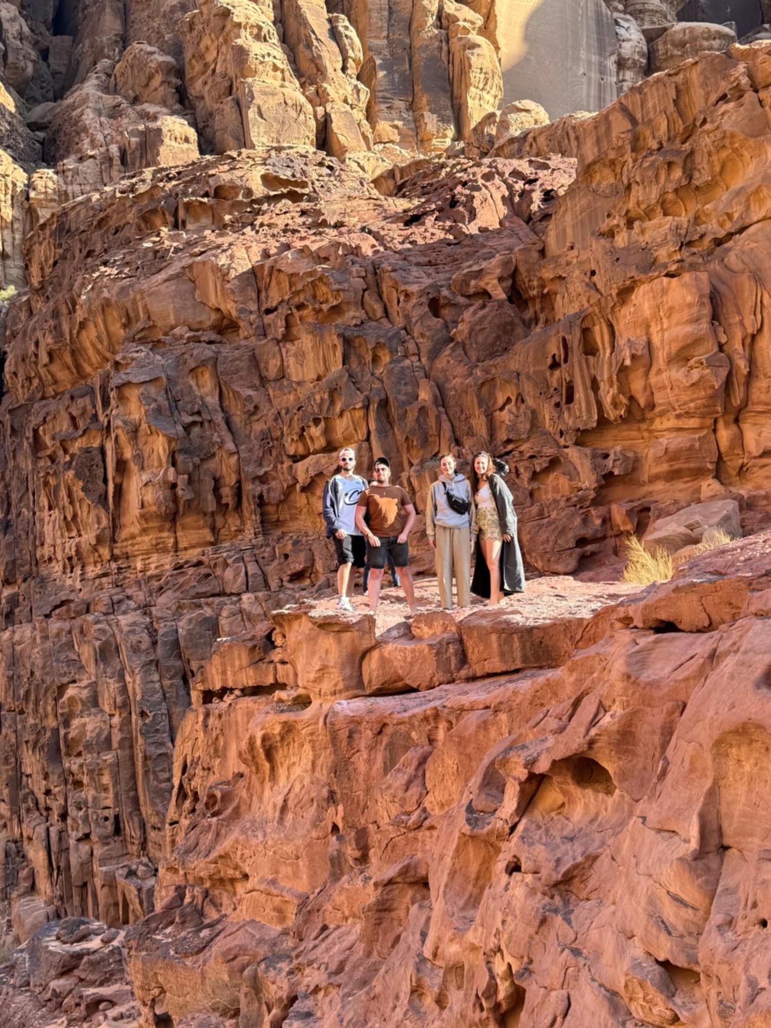 Star Camp & With Tor Hotel Wadi Rum Buitenkant foto