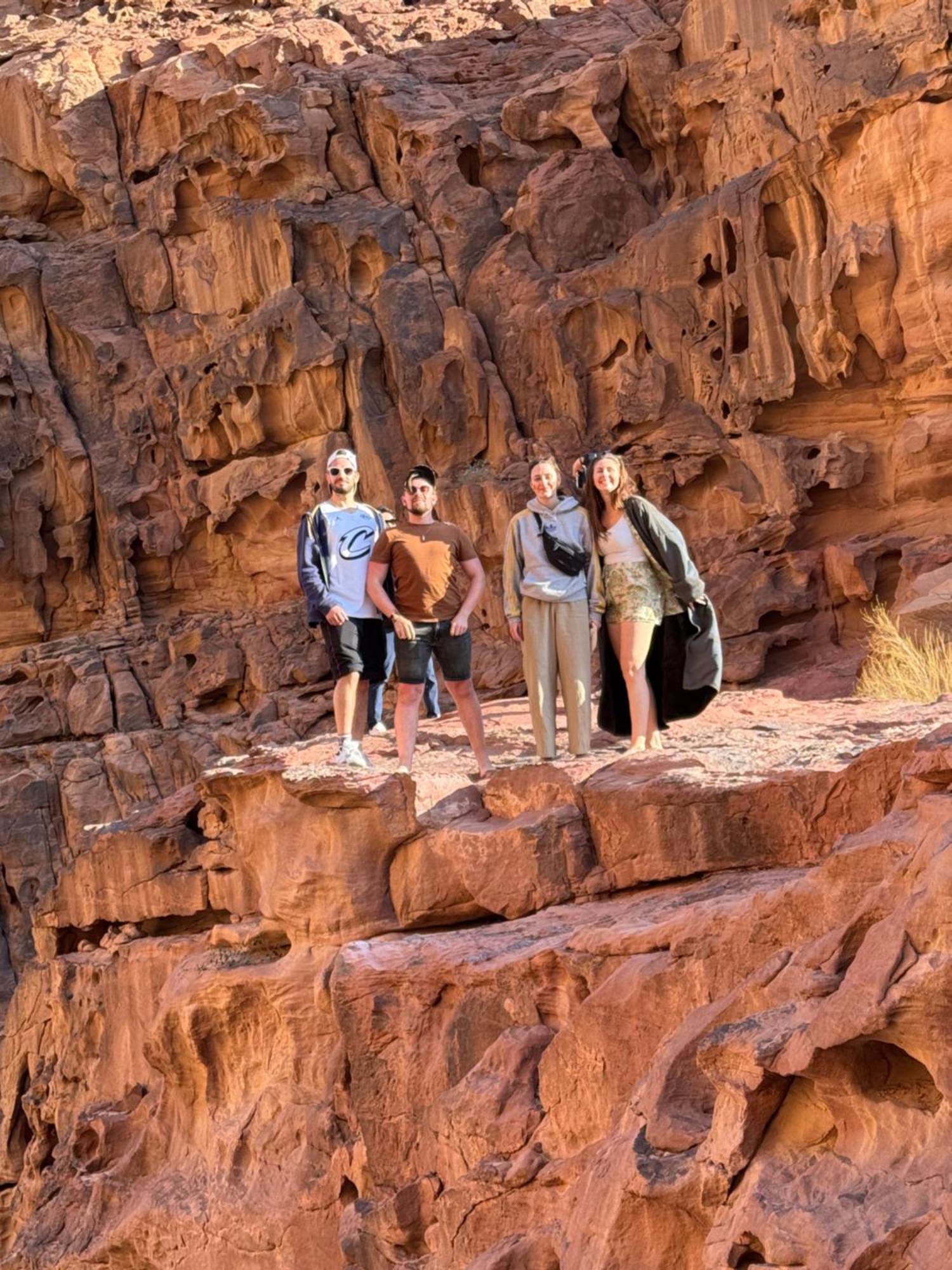 Star Camp & With Tor Hotel Wadi Rum Buitenkant foto